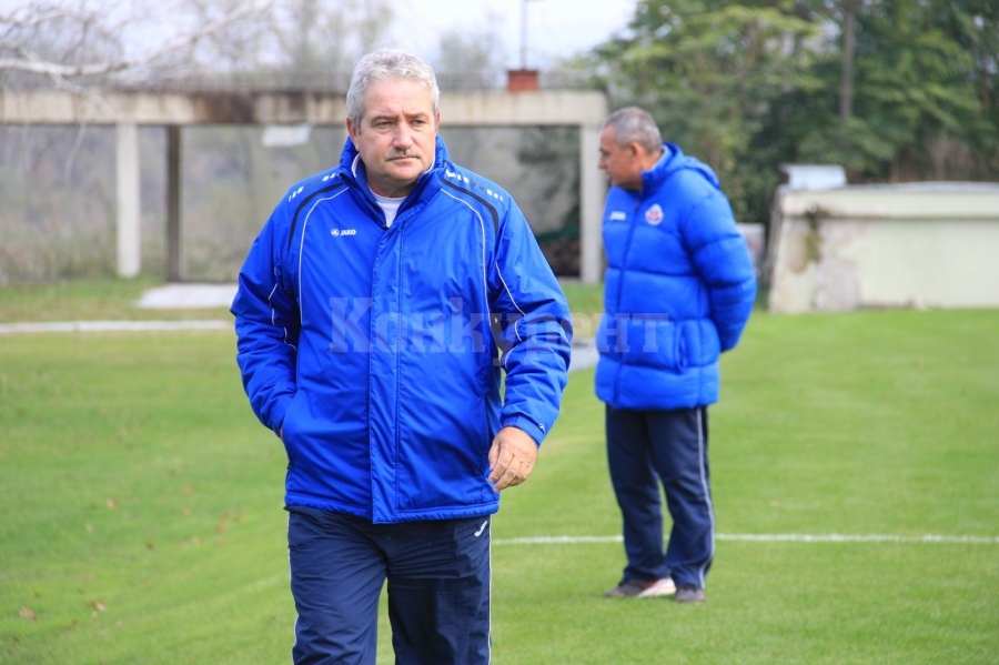 Левски срази Ботев 2 с 5:0 при дебюта на Феро
